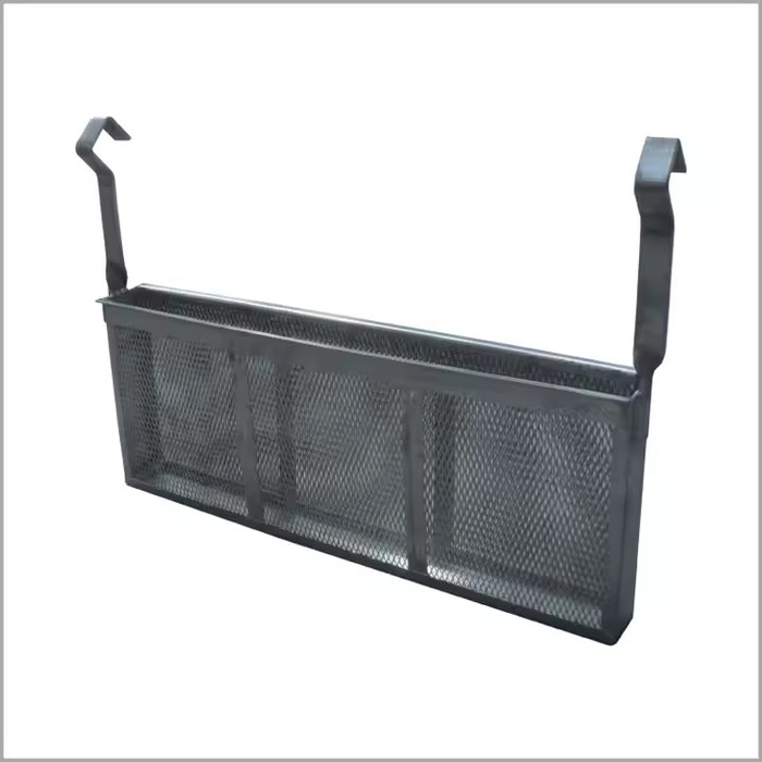 Auxiliary anode for aluminum wheel plating